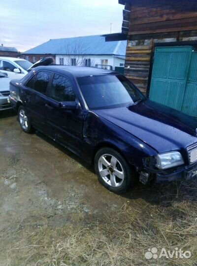 Mercedes-Benz C-класс 1.8 AT, 1995, битый, 93 000 км