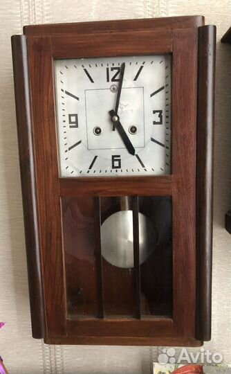 Старинные настенные часы 