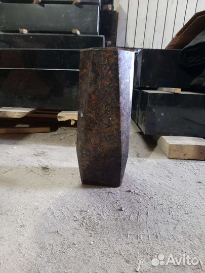 Ваза гранитная