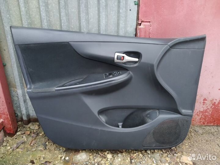 Обшивка двери передней левой Toyota Corolla 150