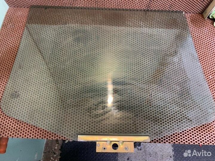 Стекло заднее левое УАЗ Патриот легковой змз