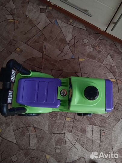 Машина каталка с ручкой