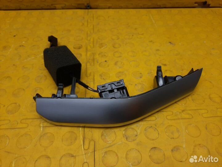 Декоративная накладка на торпедо Skoda Karoq djka