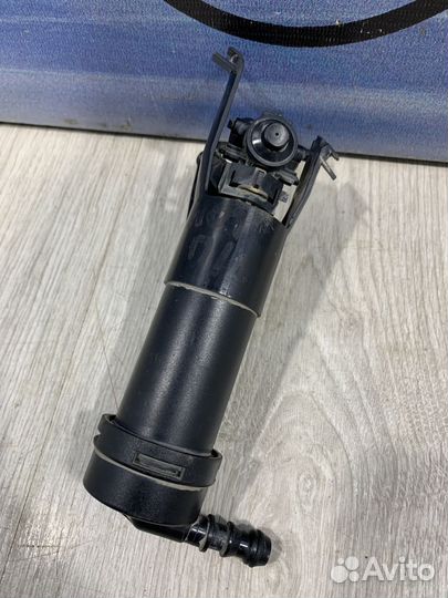 Форсунка омывателя Nissan note E11 Лев