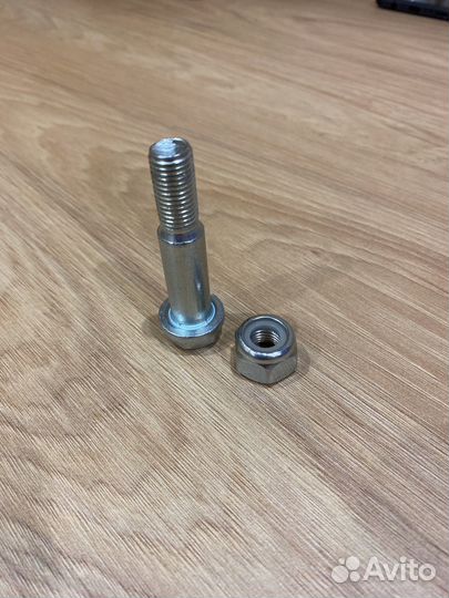Болт крепления шаровой опоры