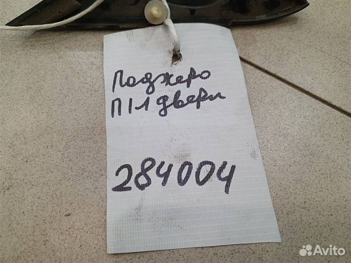 Уголок двери передней левой внутренний Mitsubishi