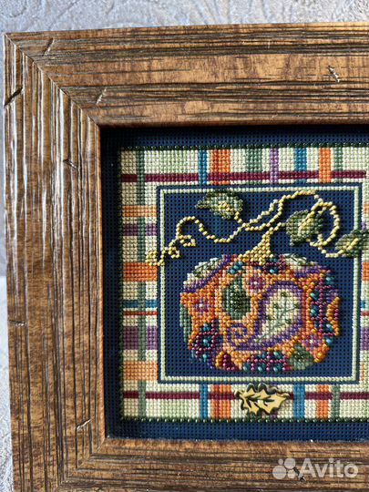 Картина, вышитая крестиком и бисером