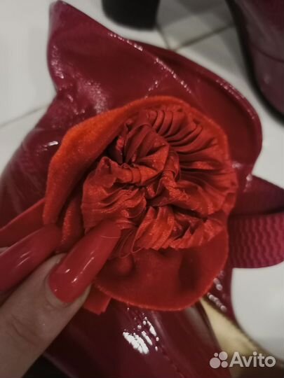 Красный лакированные туфли