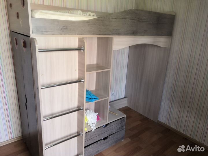 Двухъярусная кровать
