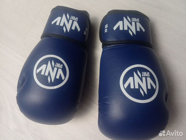 Боксерские перчатки 10 oz venum