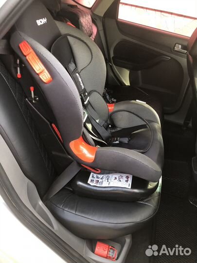Автомобильное кресло