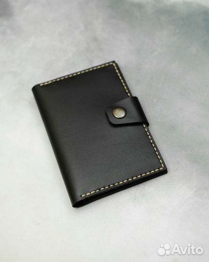 Обложка для паспорта из кожи с удобными отделами