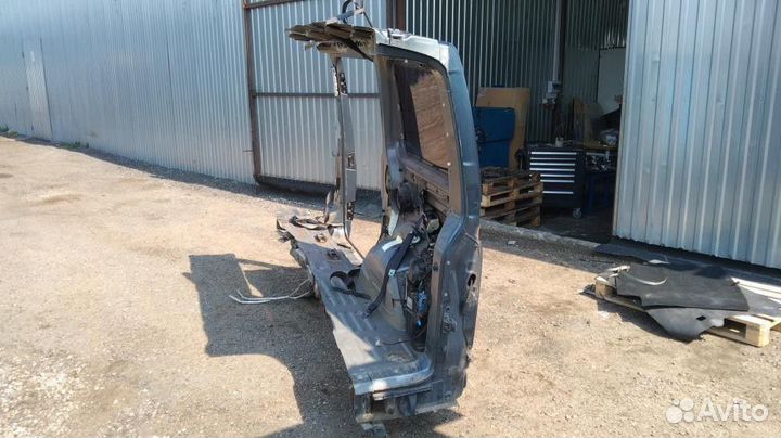 Transporter T5 Caravelle Четверть крыло заднее