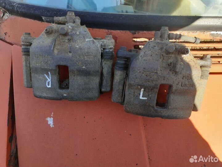 Суппор передний левый и правый Nissan Primera P12