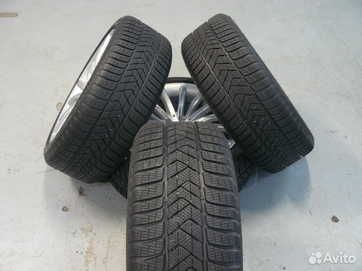 R19 Pirelli Winter Sottozero 3 245/40, PCD 5x112 DIA 66.6