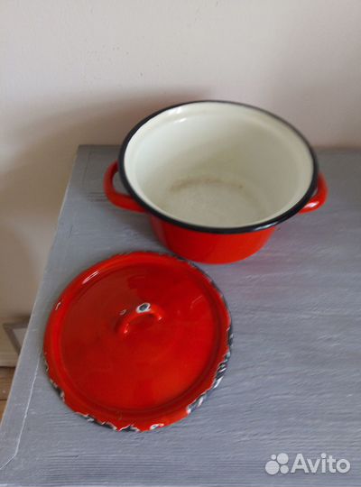 Эмалированная посуда красная СССР
