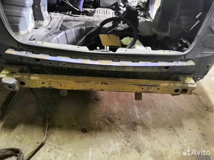 Усилитель заднего бампера (Mitsubishi Lancer)