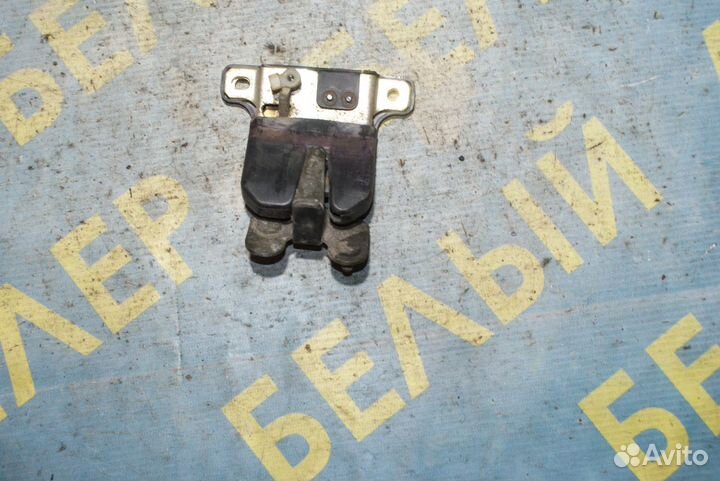 Замок крышки багажника Audi A6 C4