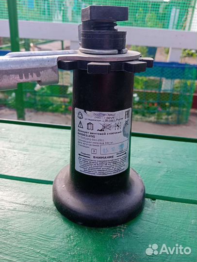 Домкрат винтовой