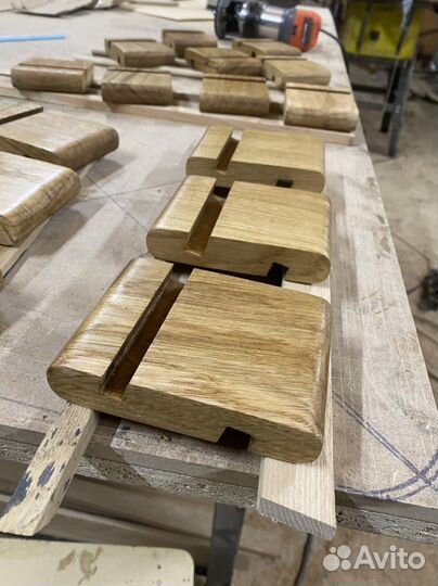 Подставка для телефона из дерева