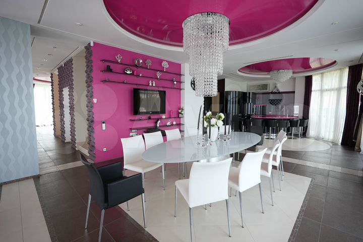 Дом 1300 м² на участке 60 сот.