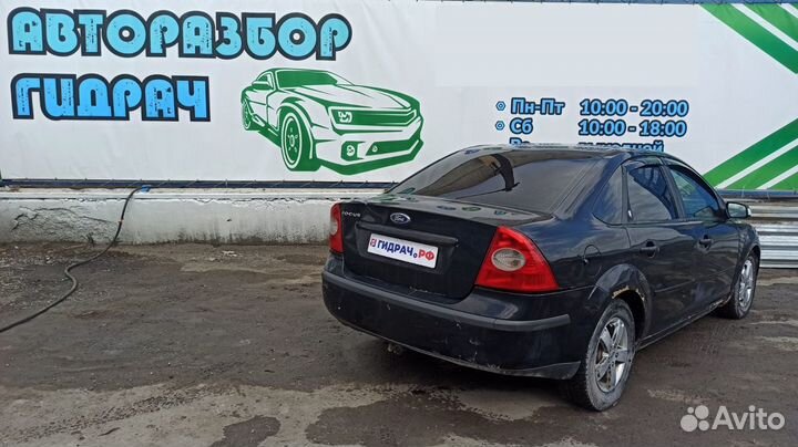 Стекло двери задней левой Ford Focus 2 1317985