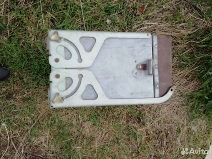 Ящик рыбацкий с полозьями