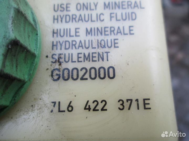 Volkswagen Touareg NF Бачок гур 2011