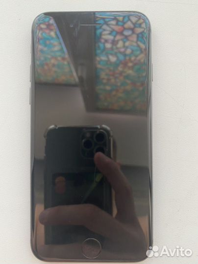 Телефон iPhone 8