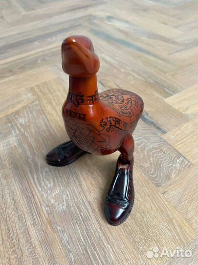 Статуэтка из дерева утёнок в тату