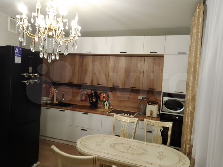 2-к. квартира, 84 м², 8/16 эт.