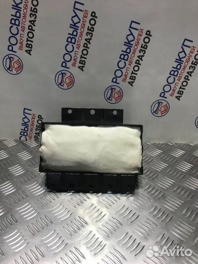 Подушка в торпедо Kia Ceed 1