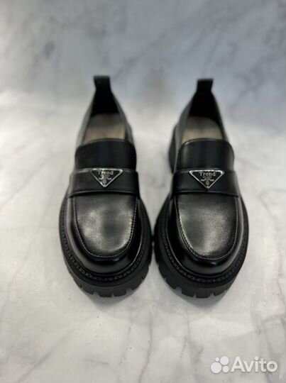 Лоферы черные