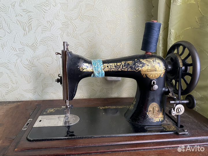 Швейная машина зингер