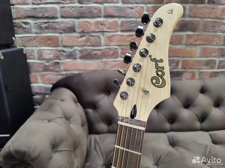 Электрогитара Cort Stratocaster + Комбо 10 ватт