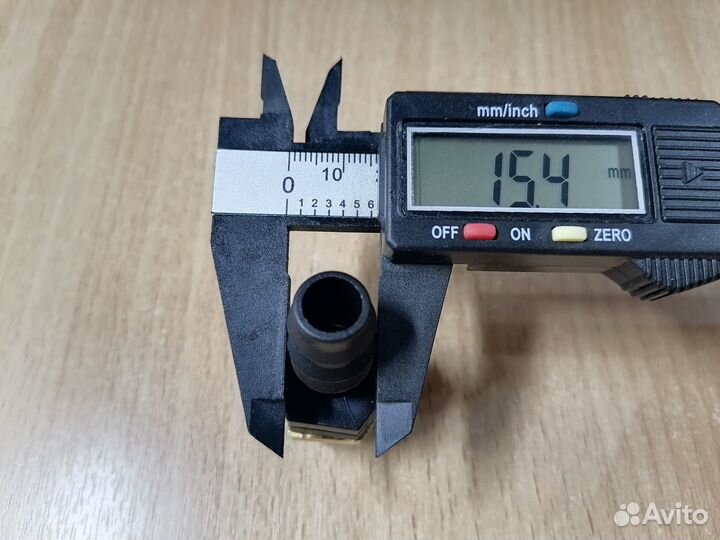 Штуцер для воды