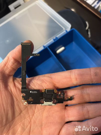 Нижний шлейф iPhone 11 pro снятый