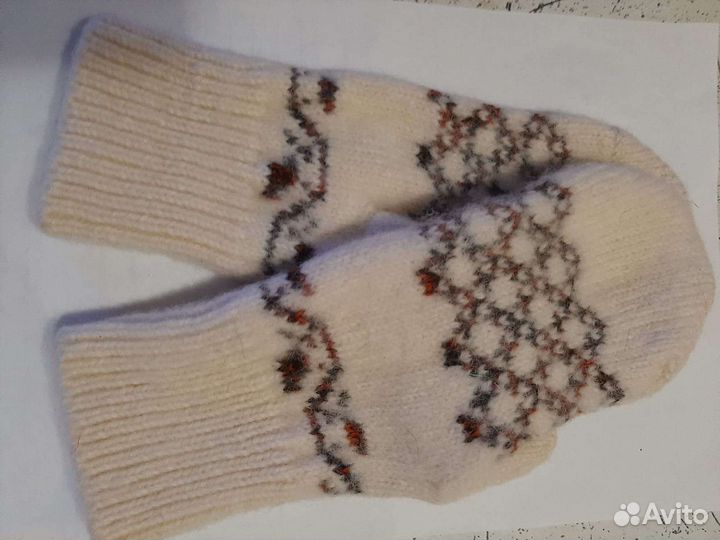 Вязанные изделия,носки и рукавички