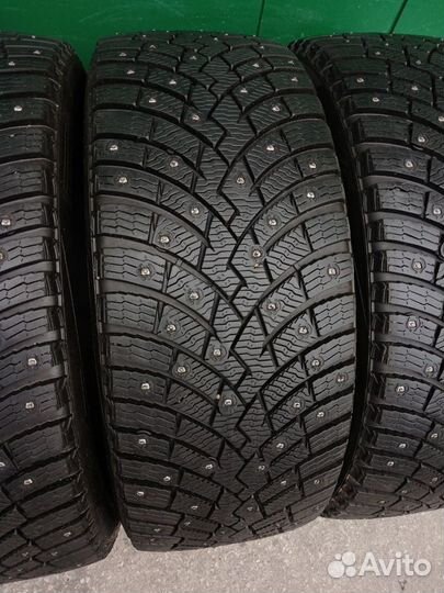 Pirelli Scorpion Ice Zero 2 245/45 R20