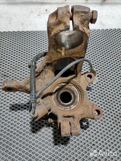 Кулак поворотный передний Ford Mondeo 2 1996-2000