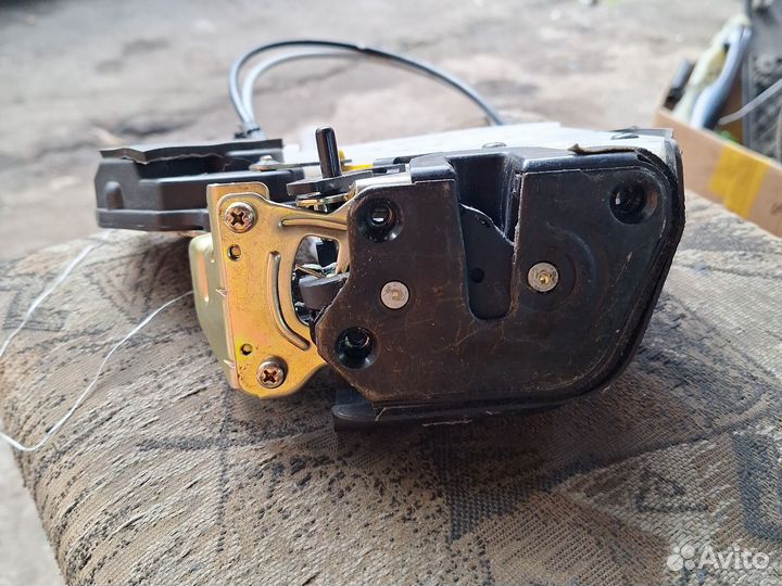 Замок двери kia sportage 1 задний правый