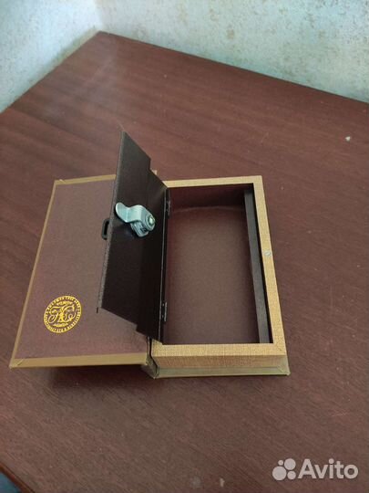 Шкатулка - книга с замком