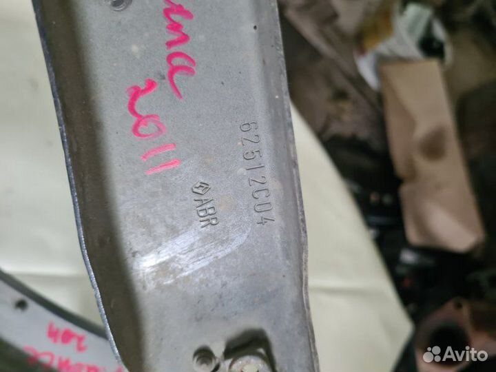 Крепление панели переднее Renault Fluence седан