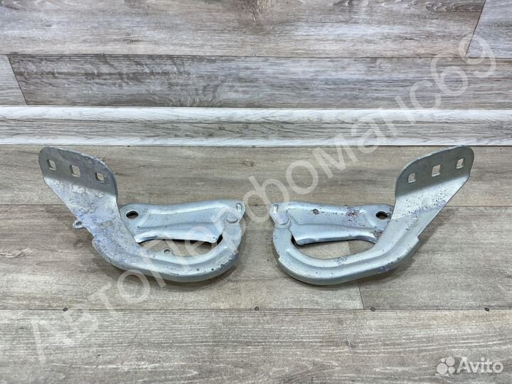 Петля капота левая правая Ford Focus 3 / Kuga 2