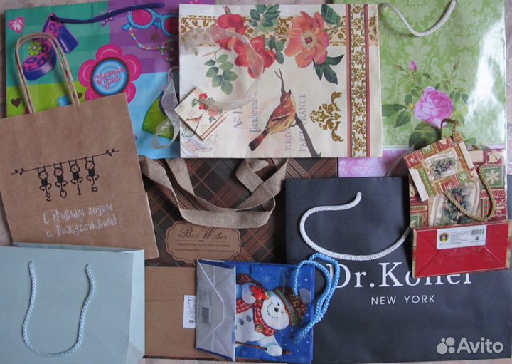 Пакеты новые подарочные для подарков друзьям много