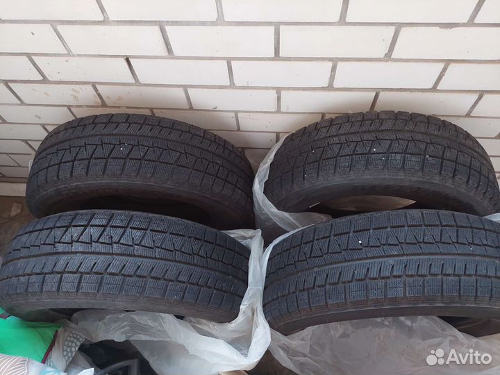 Bridgestone Blizzak Revo GZ 215/65 R16 98S