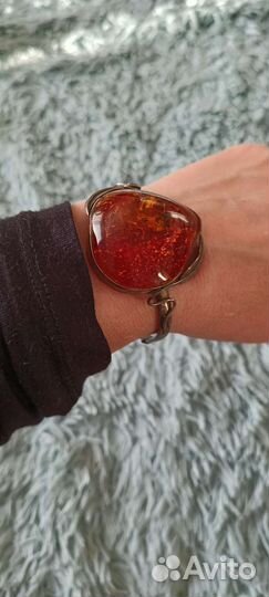 Серебряный браслет с янтарем