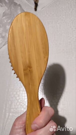 Деревянные расчëски и резинка