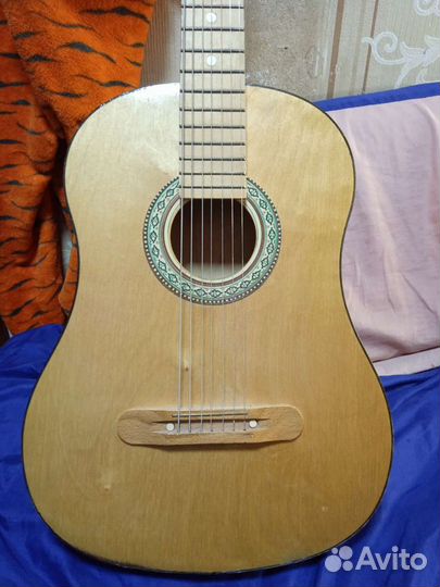 Акустическая гитара
