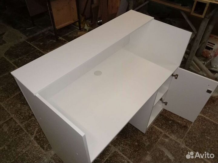 Стойка ресепшн, новая